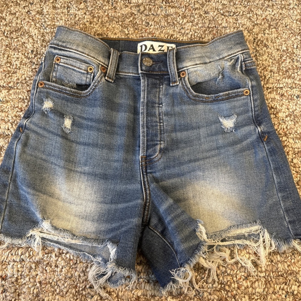 Daze Distressed Denim Shorts Size 25 Women's